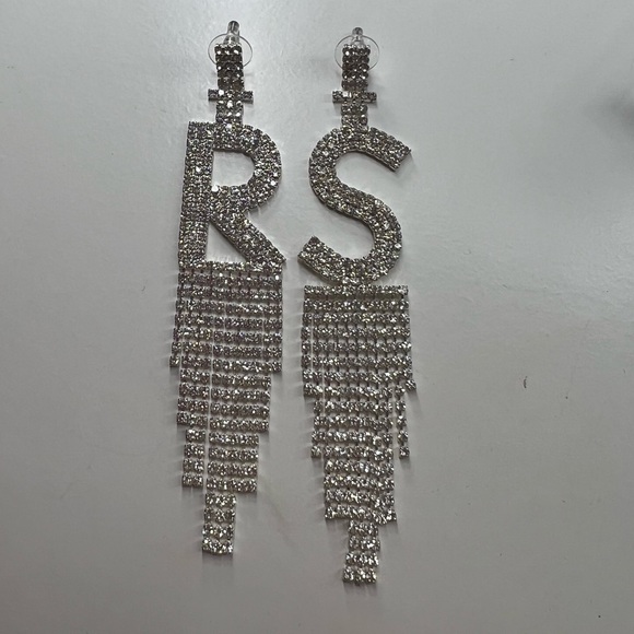 Selena Gomez Initial Earrings - Picture 1 of 3